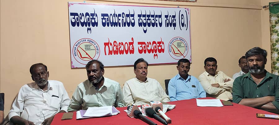 ಅಖಿಲ ಕರ್ನಾಟಕ ರೈತ ಸಂಘಟನೆ (ಎಕೆಆರ್ಎಸ್) ವತಿಯಿಂದ ಆಯೋಜಿಸಿದ್ದ ಸುದ್ದಿಗೋಷ್ಠಿ