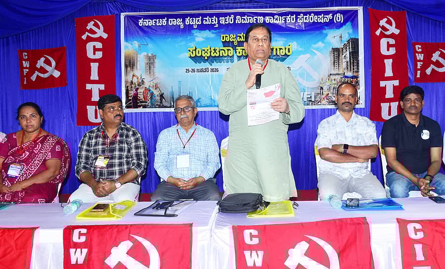 ಮೈಸೂರಿನ ನಂಜರಾಜ ಬಹದ್ದೂರ್ ಛತ್ರದಲ್ಲಿ ಭಾನುವಾರ ನಡೆದ ಸಿಡಬ್ಲ್ಯುಎಫ್‌ಐ ಸಂಘಟನಾ ಕಾರ್ಯಾಗಾರದಲ್ಲಿ ವಸಂತಕುಮಾರ್ ಹಿಟ್ಟಣಗಿ ಮಾತನಾಡಿದರು. ಕೆ. ಮಹಾಂತೇಶ್‌, ಬಾಲಕೃಷ್ಣ ಶೆಟ್ಟಿ, ಜಯರಾಂ, ಎಚ್‌.ಎಂ. ಬಸವಯ್ಯ, ಜಗದೀಶ ಸೂರ್ಯ ಜೊತೆಗಿದ್ದರು – ಪ್ರಜಾವಾಣಿ ಚಿತ್ರ
