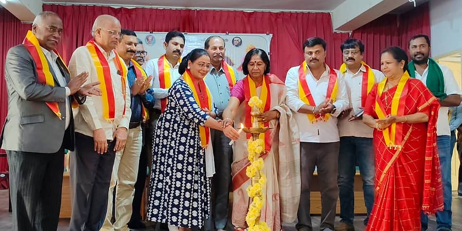 ಮೈಸೂರಿನ ಕನ್ನಡ ಸಾಹಿತ್ಯ ಭವನದಲ್ಲಿ ಶನಿವಾರ ನಡೆದ ಪ್ರಶಸ್ತಿ ಪ್ರದಾನ ಸಮಾರಂಭವನ್ನು ಪ್ರೊ.ಕವಿತಾ ರೈ ಉದ್ಘಾಟಿಸಿದರು