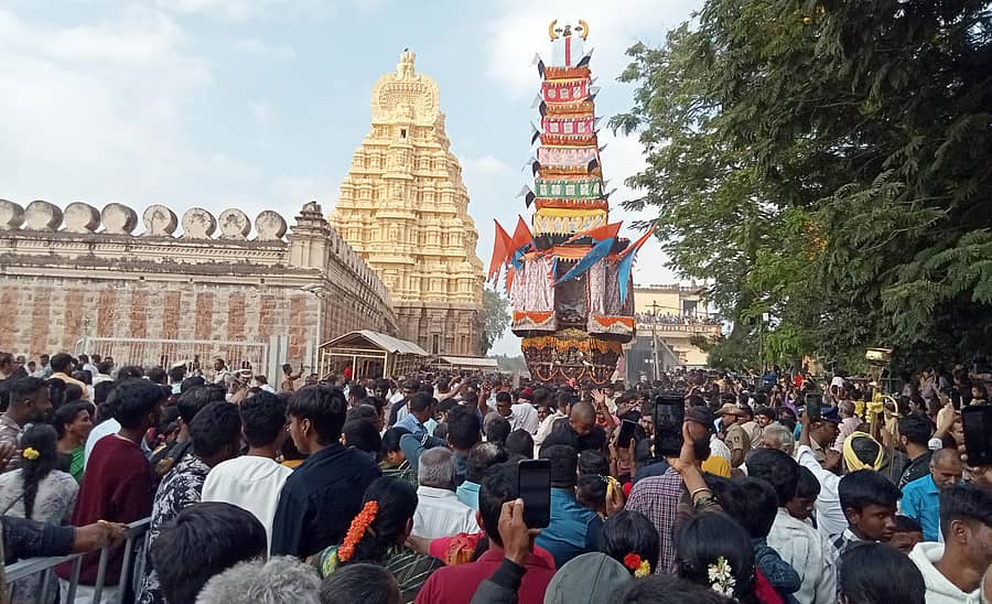 ಶ್ರೀರಂಗಪಟ್ಟಣದಲ್ಲಿ ರಥ ಸಪ್ತಮಿ ನಿಮಿತ್ತ ಭಾನುವಾರ ಶ್ರೀರಂಗನಥಸ್ವಾಮಿ ದೇವರ ಬ್ರಹ್ಮ ರಥೋತ್ಸವ ಸಹಸ್ರಾರು ಭಕ್ತರ ಸಮ್ಮುಖದಲ್ಲಿ ನಡೆಯಿತು