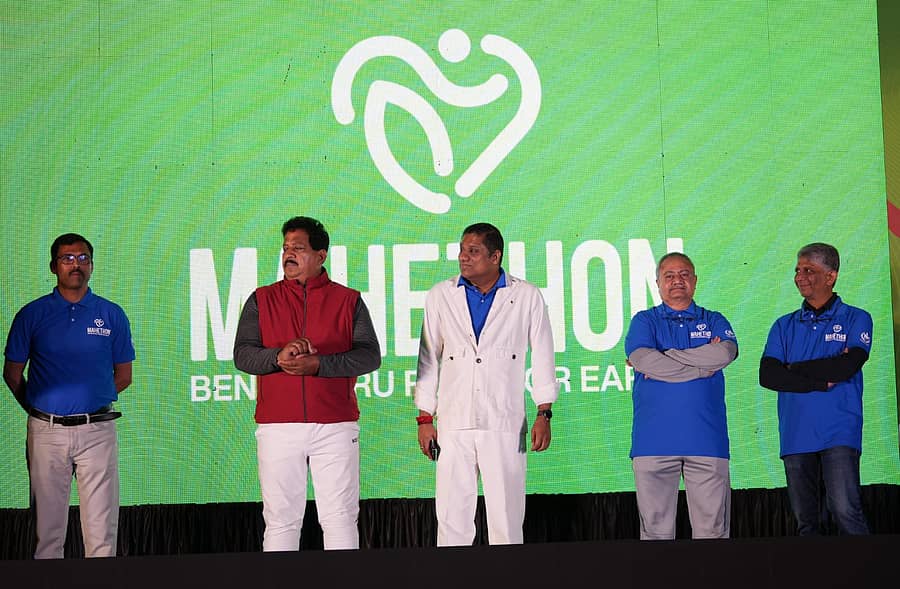 <div class="paragraphs"><p><strong>ಎಡದಿಂದ ಬಲಕ್ಕೆ:</strong> ಹೆಚ್ಚುವರಿ ರಿಜಿಸ್ಟ್ರಾರ್ ಡಾ. ರಾಘವೇಂದ್ರ ಪ್ರಭು, ಶಾಸಕರು ಶ್ರೀ ಎಸ್. ಆರ್. ವಿಶ್ವನಾಥ್, ಪ್ರೊ ವೈಸ್-ಚಾನ್ಸಲರ್ ಡಾ. ಮಧು ವೀರರಾಘವನ್, ಪ್ರೊ ವೈಸ್-ಚಾನ್ಸಲರ್ ಡಾ. ಶರತ್ ರಾವ್, COO ಡಾ. ಆನಂದ್ ವೇಣುಗೋಪಾಲ್ — <strong>MAHETHON 2026</strong>.</p></div>