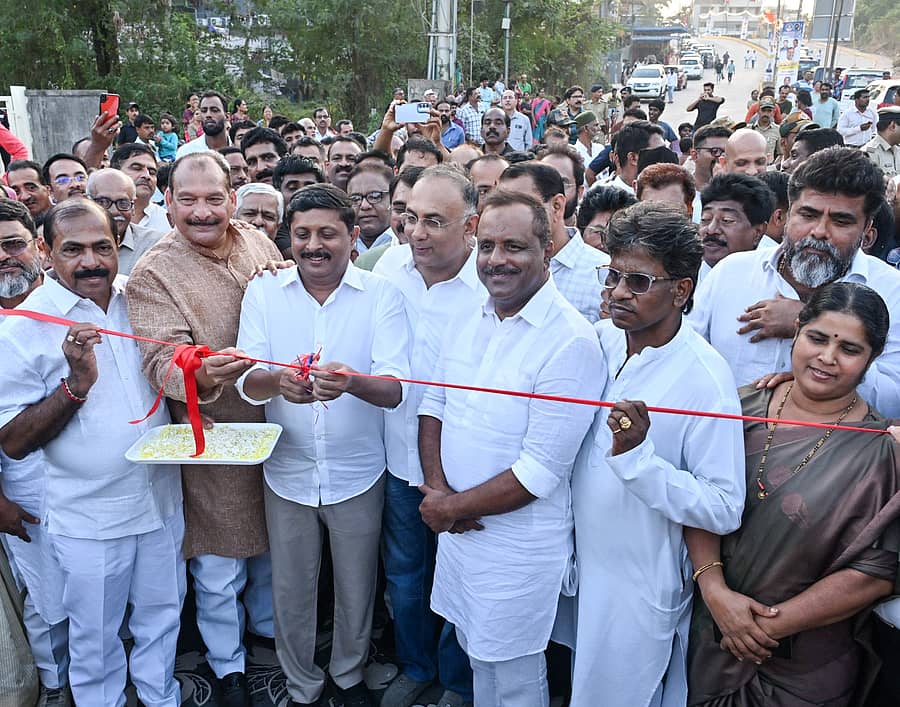 ಮಂಗಳೂರಿನ ಮಹಾಕಾಳಿಪಡ್ಪು ರೈಲ್ವೆ ಅಂಡರ್​ಪಾಸ್‌ಗೆ ಸಚಿವ ಭರತಿ ಸುರೇಶ್ ಚಾಲನೆ ನೀಡಿದರು