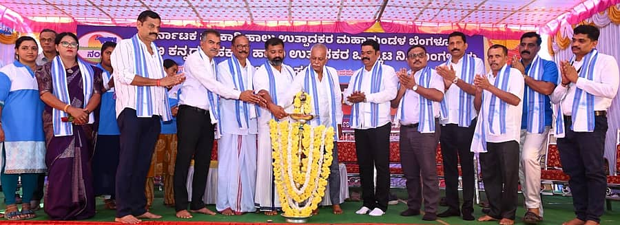 ಉಡುಪಿ ಜಿಲ್ಲಾ ಮಟ್ಟದ ಹೆಣ್ಣು ಕರುಗಳ ಪ್ರದರ್ಶನವನ್ನು ಶಾಸಕ ಗುರುರಾಜ ಗಂಟಿಹೊಳೆ ಉದ್ಘಾಟಿಸಿದರು