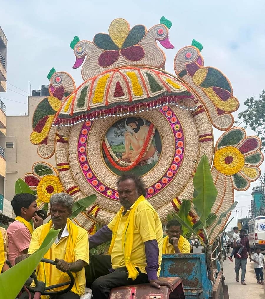 ಆನೇಕಲ್‌ ತಾಲ್ಲೂಕಿನ ಜಿಗಣಿ ರೆಡ್ಡಿ ಜನಸಂಘದ ವತಿಯಿಂದ ಮಹಾಯೋಗಿ ವೇಮನ ಜಯಂತಿ ಪ್ರಯುಕ್ತ ವೇಮನರ ಭಾವಚಿತ್ರದ ಮೆರವಣಿಗೆ ವೈಭವದಿಂದ ನಡೆಯಿತು