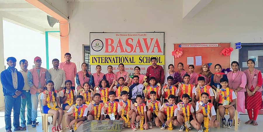 ಮುದ್ದೇಬಿಹಾಳದ ಬಸವ ಇಂಟರನ್ಯಾಷನಲ್ ಶಾಲೆಯಲ್ಲಿ ಅಂತರಾಷ್ಟ್ರೀಯಮಟ್ಟದ ಸ್ಪರ್ಧೆಗೆ ಆಯ್ಕೆಯಾಗಿರುವ ವಿದ್ಯಾರ್ಥಿಗಳನ್ನು ಸತ್ಕರಿಸಲಾಯಿತು
