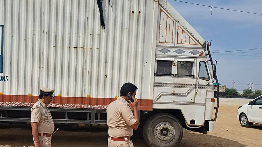 <div class="paragraphs"><p>ಕಂಟೇನರ್‌ ( ಸಾಂಕೇತಿಕ ಚಿತ್ರ)</p></div>