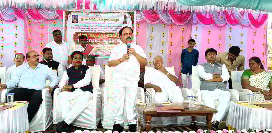 ಜಿಲ್ಲಾಡಳಿತದಿಂದ ನಡೆದ ಗುರುತಿಪ್ಪೇರುದ್ರಸ್ವಾಮಿ ವಾರ್ಷಿಕ ಮಹಾಜಾತ್ರೆಯ ನಿಮಿತ್ತ ನಡೆದ ಪೂರ್ವಭಾವಿ ಸಭೆಯಲ್ಲಿ ಜಿಲ್ಲಾ ಉಸ್ತುವಾರಿ ಸಚಿವರಾದ ಡಿ.ಸುಧಾಕರ್ ಮಾತನಾಡಿದರು 