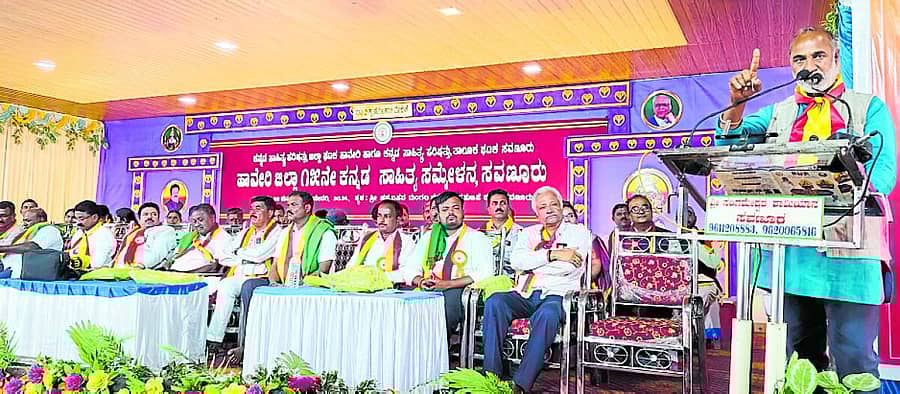 <div class="paragraphs"><p>ಹಾವೇರಿ ಜಿಲ್ಲಾ 15ನೇ ಸಾಹಿತ್ಯ ಸಮ್ಮೇಳನದ ನೇಗಿಲಯೋಗಿ ಗೋಷ್ಟಿಯಲ್ಲಿ ಕಲಾವಿದ ಎಸ್.ಎಸ್.ಹಿರೇಮಠ ಮಾತನಾಡಿದರು.</p></div>