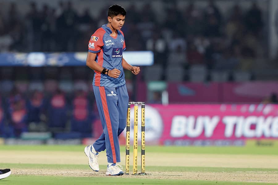 ನಾಲ್ಕು ವಿಕೆಟ್‌ ಪಡೆದ ಎನ್‌. ಶ್ರೀಚರಣಿ