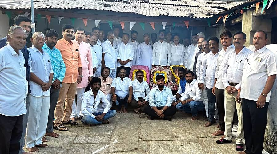 ಯಾದಗಿರಿ ನಗರದ ವೀರನಿಕೇತನ ರಡ್ಡಿಸಾಬ್ ಗೋದಾಮ್‌ನಲ್ಲಿ ಸೋಮವಾರ ಗಣರಾಜ್ಯೋತ್ಸವ ಕಾರ್ಯಕ್ರಮ ಜರುಗಿತು.