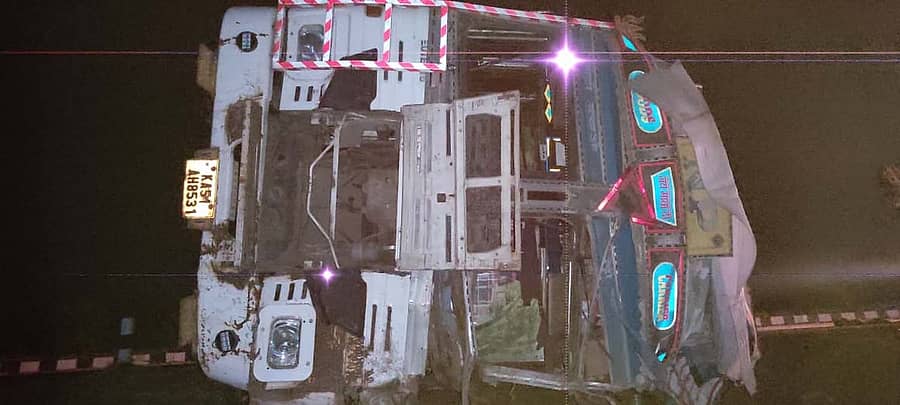 ರೇಬಾಗೇವಾಡಿಯ ಸಮೀಪದ ಬಡೇಕೊಳ್ಳ ಕ್ರಾಸ್ ಬಳಿ ಬುಧವಾರ ರಾತ್ರಿ  ಸರಣಿ ಅಪಘಾತವಾಗಿತ್ತು