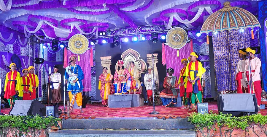 ಆನೇಕಲ್ ವಿಧಾತ್ ವಿದ್ಯಾ ಸಂಸ್ಥೆಯಲ್ಲಿ ವಿದ್ಯಾರ್ಥಿಗಳ ನಾಟಕೋತ್ಸವದಲ್ಲಿ ವಿದ್ಯಾರ್ಥಿಗಳು ನಾಟ್ಯರಾಣಿ ಶಾಂತಲಾ ನಾಟಕ ಪ್ರದರ್ಶಿಸಿದರು