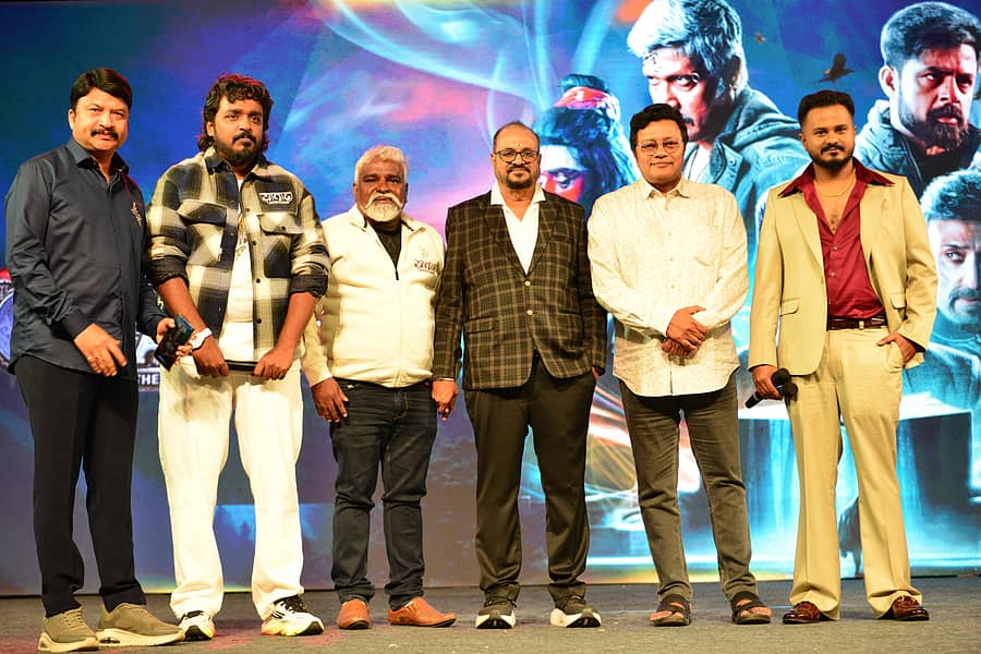 ಚಿತ್ರತಂಡದೊಂದಿಗೆ ಸಾಯಿಕುಮಾರ್‌