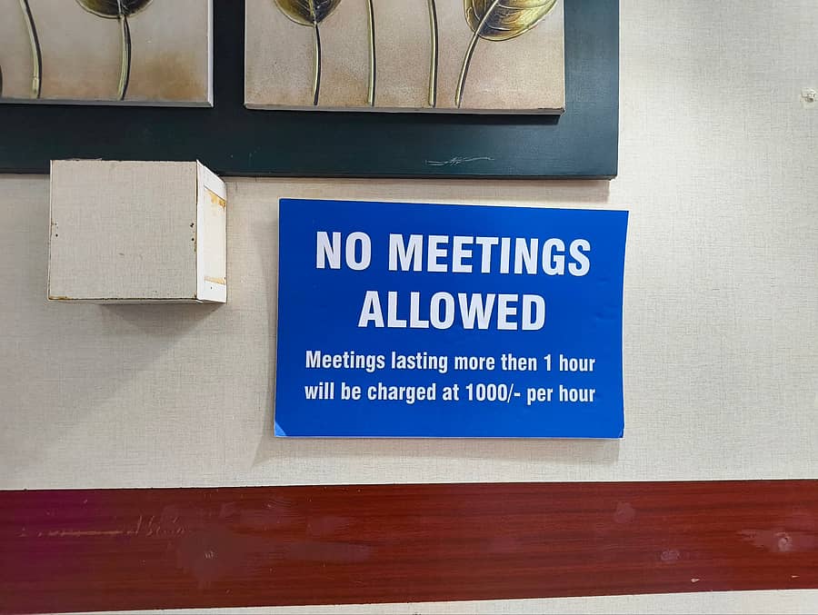 <div class="paragraphs"><p>ಹೋಟೆಲ್‌ವೊಂದರಲ್ಲಿ ಹಾಕಿದ ಫಲಕ</p></div>