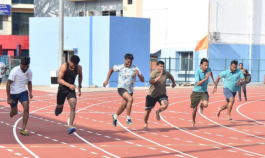 ತುಮಕೂರಿನಲ್ಲಿ ಬುಧವಾರ ಸರ್ಕಾರಿ ನೌಕರರ ಓಟದ ಸ್ಪರ್ಧೆ ನಡೆಯಿತು