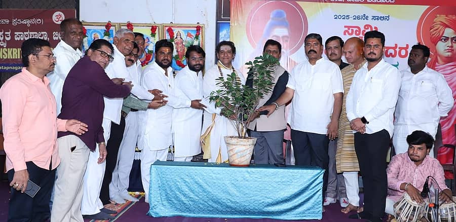 ಬೀದರ್‌ನಲ್ಲಿ ಏರ್ಪಡಿಸಿದ್ದ ಸ್ವಾಮಿ ವಿವೇಕಾನಂದರ ಜಯಂತಿಯನ್ನು ಗೋರಟಾ ರಾಜಶೇಖರ ಶಿವಾಚಾರ್ಯ ಸ್ವಾಮೀಜಿ ಸಸಿಗೆ ನೀರೆರೆದು ಉದ್ಘಾಟಿಸಿದರು