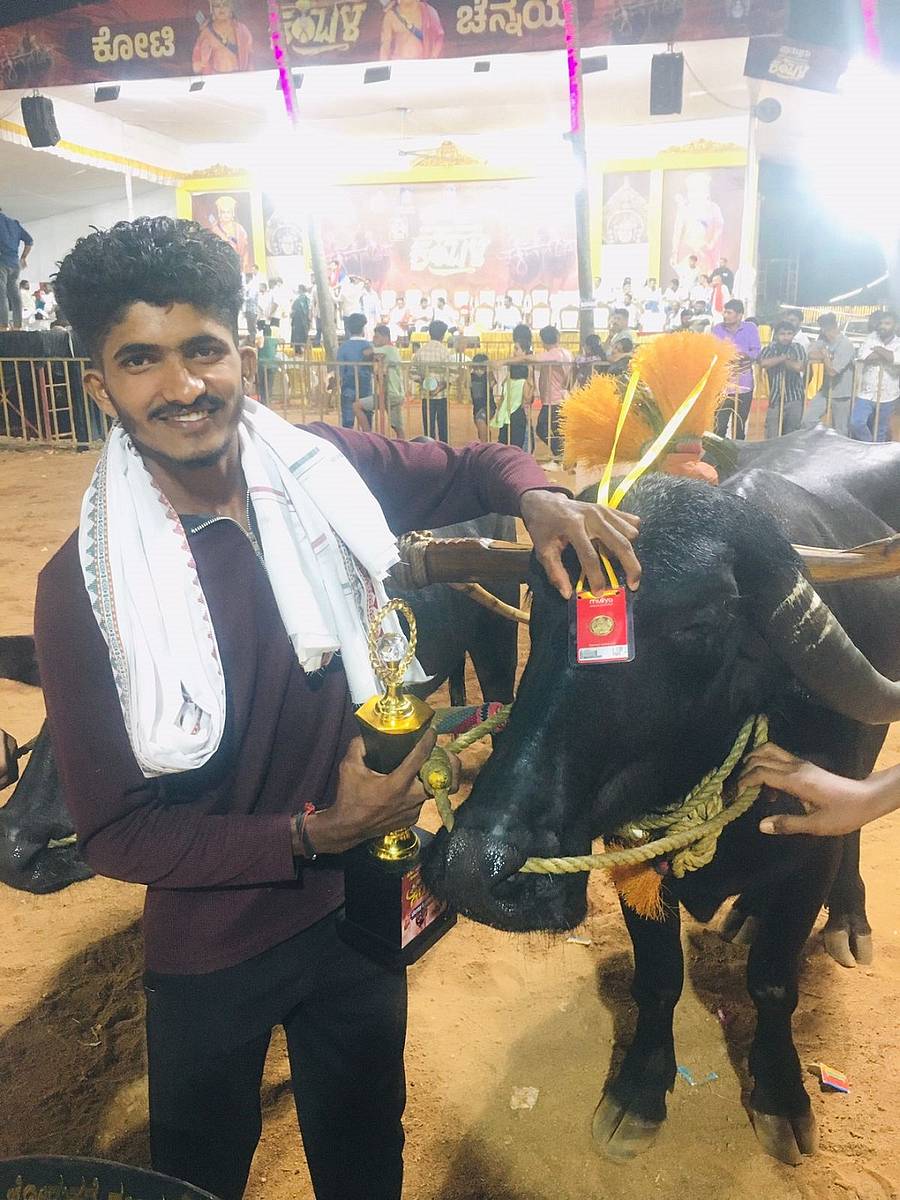 ಪೃಥ್ವಿರಾಜ್ ಪೂಜಾರಿ ಓಡಿಸಿದ ಕುಟ್ಟಿ-ಕಾಲೆ ಕೋಣಗಳ ಜತೆ