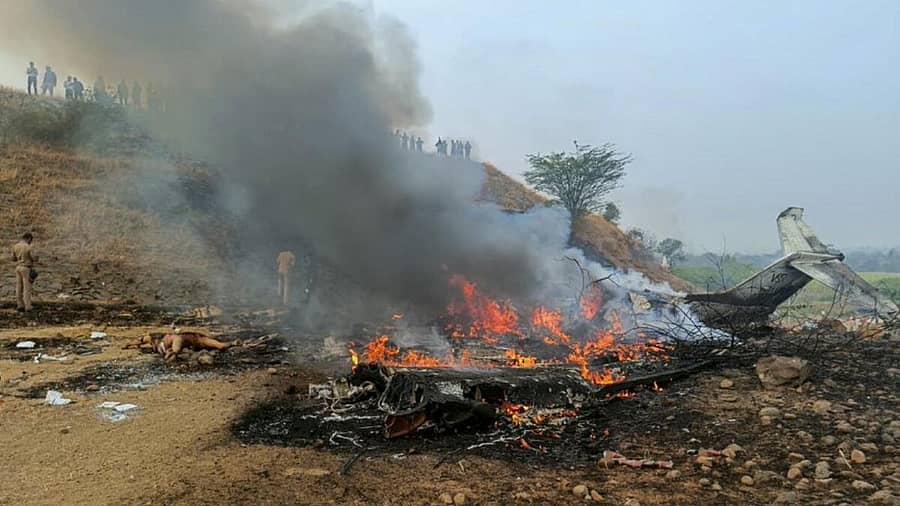 <div class="paragraphs"><p>ಮಹಾರಾಷ್ಟ್ರದ ಬಾರಾಮತಿಯಲ್ಲಿ ಪತನಗೊಂಡು ಹೊತ್ತಿ ಉರಿಯುತ್ತಿರುವ&nbsp;ಲಿಯರ್‌ಜೆಟ್‌ ವಿಮಾನ</p></div>