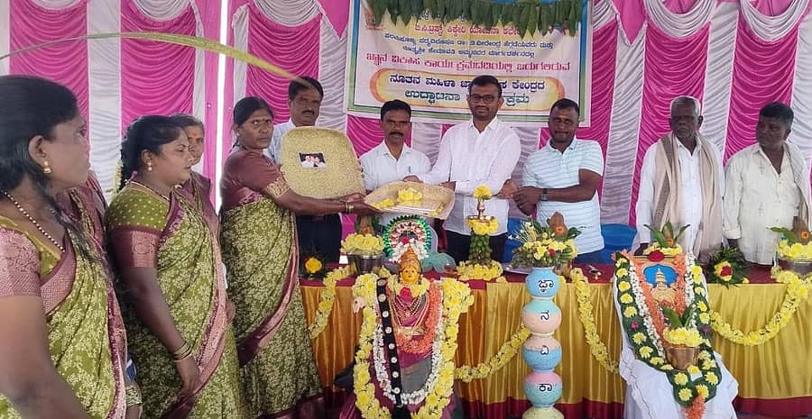 ಕೆ.ಆರ್.ಪೇಟೆ ತಾಲ್ಲೂಕಿನ ಬಿ.ಬಿ ಕಾವಲು ಗ್ರಾಮದಲ್ಲಿ ಹರಿಹರಪುರ ವಲಯ ವತಿಯಿಂದ ಮಹಿಳಾ ಜ್ಞಾನ ವಿಕಾಸ ಕೇಂದ್ರದ ಉದ್ಘಾಟನೆ ನಡೆಯಿತು