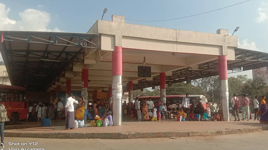 ನರಗುಂದ ಬಸ್ ನಿಲ್ದಾಣದ ಒಳನೋಟ