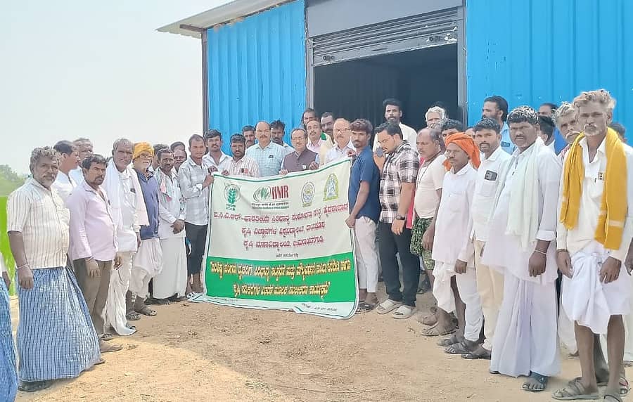 ಯಾದಗಿರಿ ತಾಲ್ಲೂಕಿನ ಠಾಣಗುಂದ ಗ್ರಾಮದಲ್ಲಿ ಈಚೆಗೆ ನಡೆದ ಸಿರಿಧಾನ್ಯಗಳ ಸಂಸ್ಕರಣೆ, ಮೌಲ್ಯವರ್ಧನೆ ಕುರಿತ ತರಬೇತಿ ಕಾರ್ಯಕ್ರಮದಲ್ಲಿ ಪಾಲ್ಗೊಂಡಿದ್ದ ರೈತರು