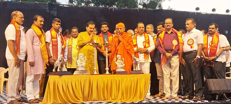 ತೀರ್ಥಹಳ್ಳಿಯ ಬಸವಾನಿ ಸರ್ಕಾರಿ ಹಿರಿಯ ಪ್ರಾಥಮಿಕ ಶಾಲೆಯ ಶತಮಾನೋತ್ಸವ ಕಾರ್ಯಕ್ರಮವನ್ನು ಸ್ವಾಮಿ ಜಿತಕಾಮಾನಂದ ಸ್ವಾಮೀಜಿ ಉದ್ಘಾಟಿಸಿದರು