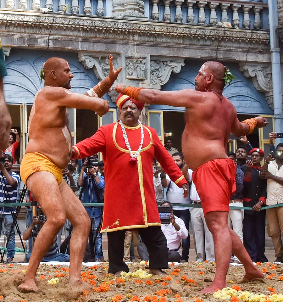 ವಜ್ರಮುಷ್ಟಿ ಕಾಳಗದಲ್ಲಿ ರೆಫರಿಯಾಗಿ ‘ಟೈಗರ್’ ಬಾಲಾಜಿ ಜೆಟ್ಟಿ 