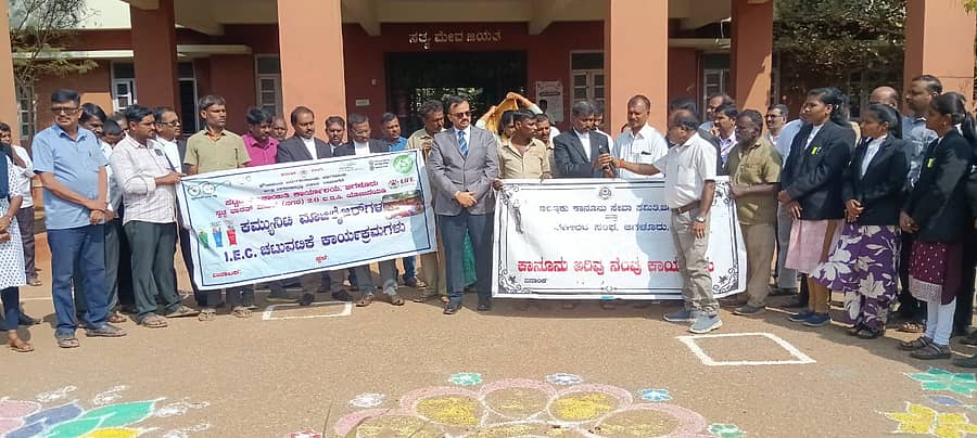 ಜಗಳೂರಿನಲ್ಲಿ ಹುತಾತ್ಮ ದಿನಾಚರಣೆ ಅಂಗವಾಗಿ ಸ್ವಚ್ಛತಾ ಕಾರ್ಯಕ್ರಮ ನಡೆಯಿತು