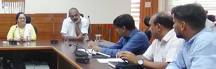 ಜಿಲ್ಲಾಧಿಕಾರಿ ಅಧ್ಯಕ್ಷತೆಯಲ್ಲಿ ಸಭೆ ನಡೆಯಿತು