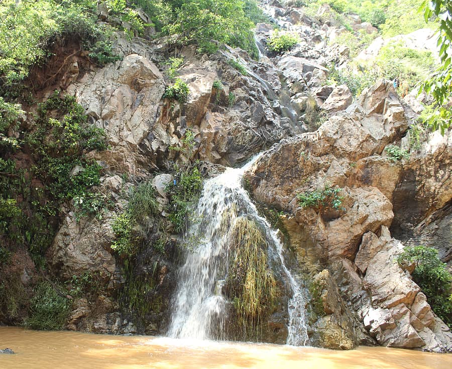 ಆನೇಕಲ್‌ ಸಮೀಪದ ಮುತ್ಯಾಲಮಡುವು ಜಲಪಾತದ ನೋಟ