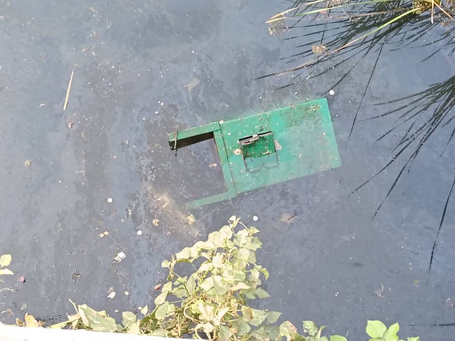 ಹುಂಡಿಯನ್ನು ನಾಲೆಗೆ ಎಸೆದಿರುವ ಕಳ್ಳರು