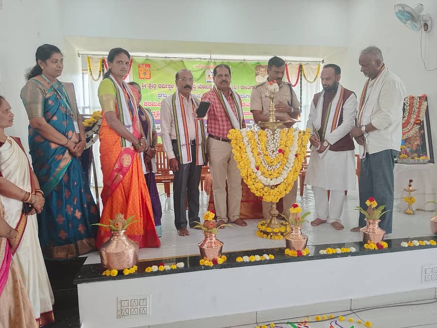 ಹಾಸನ ತಾಲ್ಲೂಕಿನ ಸತ್ಯಮಂಗಲ ವಲಯ ಮಟ್ಟದ ಸಾಧನಾ ಸಮಾವೇಶವನ್ನು ಡಿವೈಎಸ್ಪಿ ಗಂಗಾಧರ್ ಉದ್ಘಾಟಿಸಿದರು