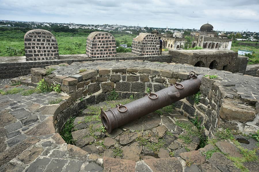 ಕಲಬುರ್ಗಿಯ ಬಹಮನಿ ಕೋಟೆ ಆವರಣದಲ್ಲಿರುವ ತೋಪು
