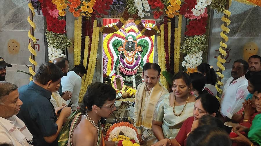 ಶಿಡ್ಲಘಟ್ಟ ತಾಲ್ಲೂಕಿನ ಗಂಗನಹಳ್ಳಿಯಲ್ಲಿ ಚೌಡೇಶ್ವರಿ ದೇವಸ್ಥಾನದ ಜೀರ್ಣೋದ್ಧಾರ ಹಾಗೂ ನೂತನ ಶಿಲಾವಿಗ್ರಹ ಪ್ರತಿಷ್ಠಾಪನಾ ಮಹೋತ್ಸವ