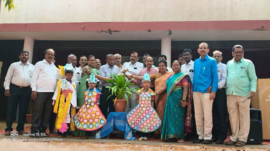 ಬಾಗಲಕೋಟೆಯ ಪಿಎಂಶ್ರೀ ಸರ್ಕಾರಿ ಮಾದರಿ ಪ್ರಾಥಮಿಕ ಶಾಲೆ ನಂ.7ರಲ್ಲಿ ಶುಕ್ರವಾರ ಮಕ್ಕಳ ಕಲಿಕಾ ಪ್ರದರ್ಶನವನ್ನು ಶಾಲಾ ಶಿಕ್ಷಣ ಇಲಾಖೆ ಉಪನಿರ್ದೇಶಕ ಅಜಿತ್ ಮನ್ನಿಕೇರಿ ಉದ್ಘಾಟಿಸಿದರು