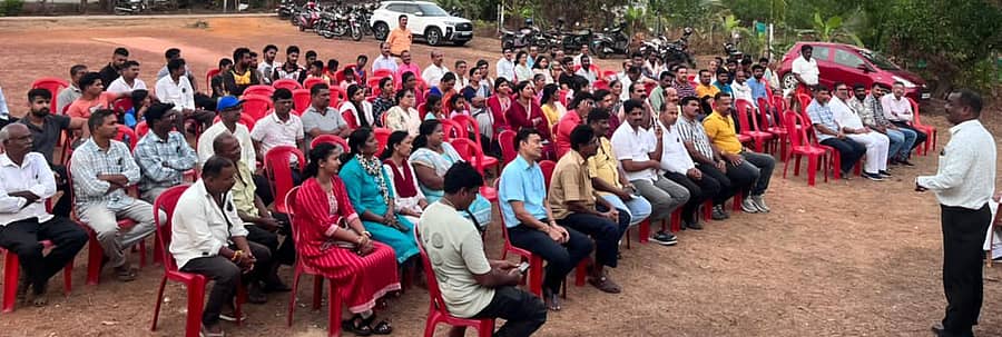 ಉಪ್ಪೂರು ಗ್ರಾಮ ಪಂಚಾಯಿತಿ ವ್ಯಾಪ್ತಿಯಲ್ಲಿ ಬೀದಿನಾಯಿ ಆಶ್ರಯತಾಣ ನಿರ್ಮಾಣ ಮಾಡುವುದರ ವಿರುದ್ಧ ಹೋರಾಟ ರೂಪಿಸಲು ಉಪ್ಪೂರು, ಹಾವಂಜೆ, ಆರೂರು ಗ್ರಾಮಸ್ಥರಿಂದ ಪೂರ್ವಭಾವಿ ನಡೆಯಿತು