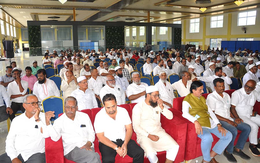 ಚಿಕ್ಕಮಗಳೂರು ಜಿಲ್ಲಾ ಮುಸ್ಲಿಂ ಒಕ್ಕೂಟದ ಸಭೆಯಲ್ಲಿ ಪಾಲ್ಗೊಂಡಿದ್ದವರು