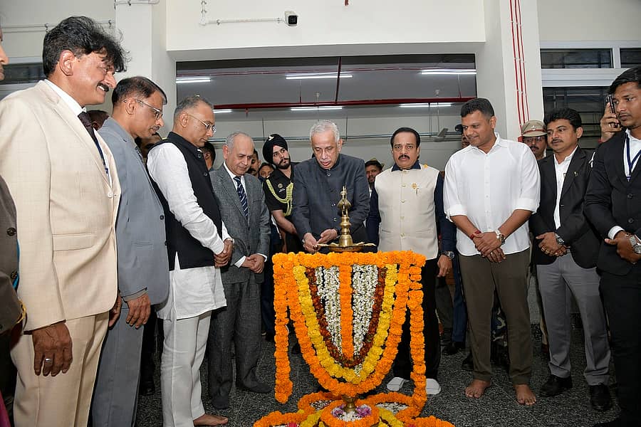 ಪುತ್ತೂರು ಹೊರವಲಯದ ಬನ್ನೂರಿನ ಆನೆಮಜಲಿನಲ್ಲಿ ನೂತನವಾಗಿ ನಿರ್ಮಾಣಗೊಂಡ ನ್ಯಾಯಾಲಯ ಸಂಕೀರ್ಣವನ್ನು ಶನಿವಾರ ಆಂಧ್ರಪ್ರದೇಶದ ರಾಜ್ಯಪಾಲ ಅಬ್ದುಲ್ ನಜೀರ್ ಉದ್ಘಾಟಿಸಿದರು 