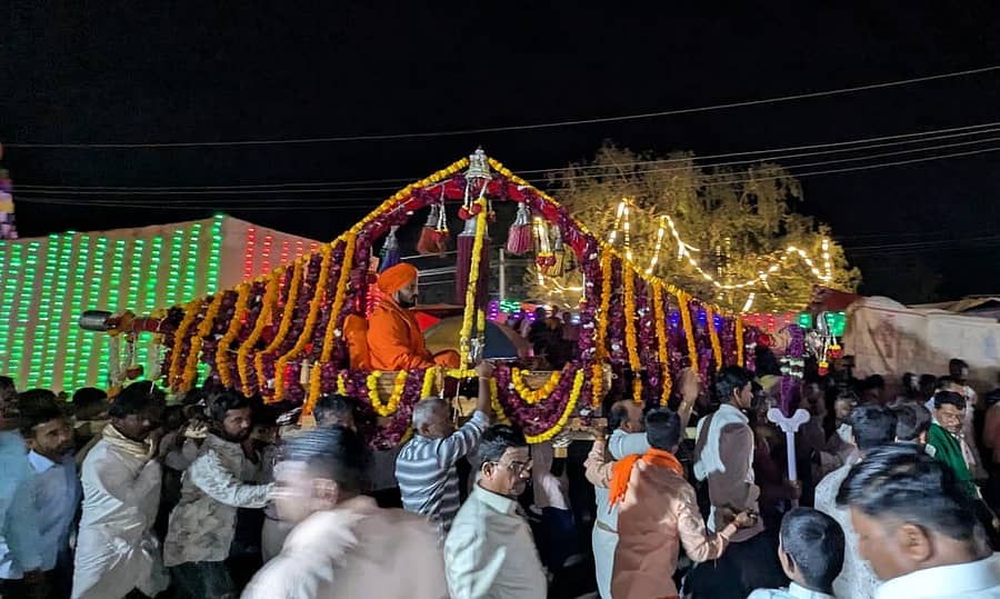 ಅಳವಂಡಿಯ ಸಿದ್ದೇಶ್ವರ ಜಾತ್ರಾ ಮಹೋತ್ಸವದ ಅಂಗವಾಗಿ ಮರುಳಾರಾಧ್ಯ ಶಿವಾಚಾರ್ಯ ಸ್ವಾಮೀಜಿ ಅವರ ಅಡ್ಡಪಲ್ಲಕ್ಕಿ ಮಹೋತ್ಸವ ಸಂಭ್ರಮದಿಂದ ಜರುಗಿತು