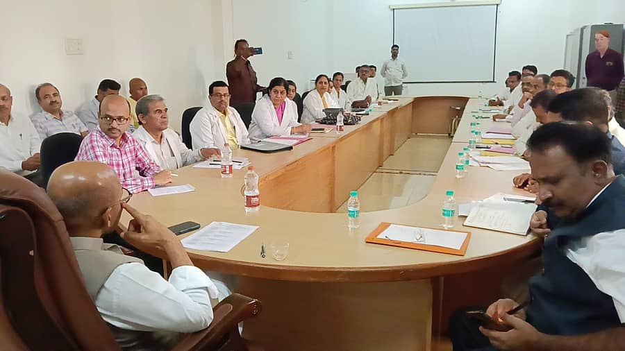 <div class="paragraphs"><p>ಬೀದರ್ ಬ್ರಿಮ್ಸ್‌ನಲ್ಲಿ ಅವಧಿ ಮೀರಿದ ಔಷಧಿ ವಿತರಣೆ; ಶರಣಪ್ರಕಾಶ ಪಾಟೀಲ ಕೆಂಡಾಮಂಡಲ</p></div>