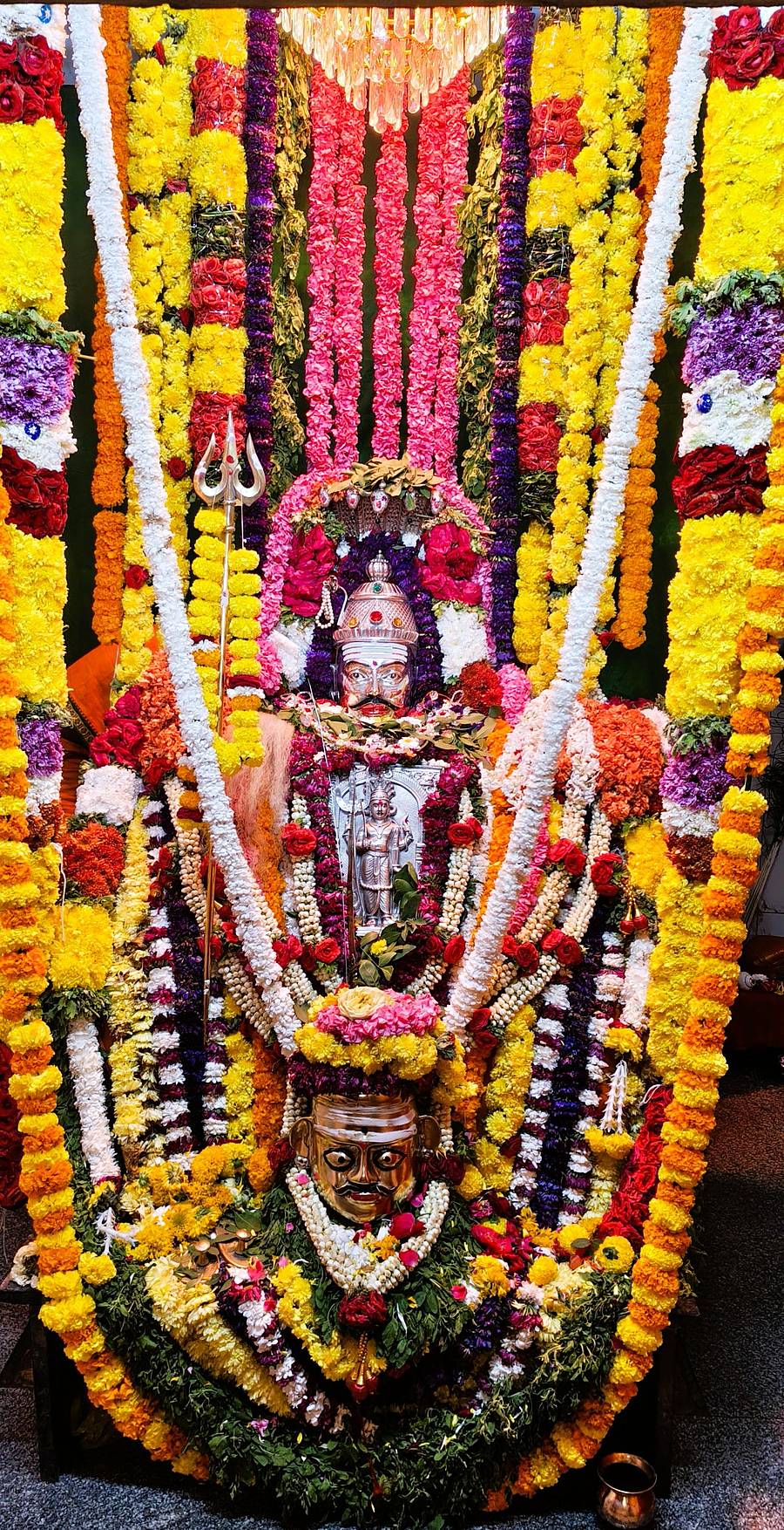 ಶೃಂಗಾರಗೊಂಡಿರುವ ಗುರು ಮಹಾಂತೇಶ್ವರ