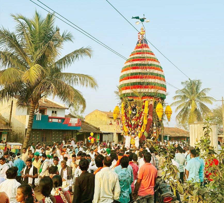 ಧಾರವಾಡ ತಾಲ್ಲೂಕಿನ ತಡಕೋಡ ಗ್ರಾಮದ ವೀರಭದ್ರೇಶ್ವರ ಸ್ವಾಮಿಯ ರಥೋತ್ಸವ ಭಾನುವಾರ ಸಂಭ್ರಮದಿಂದ ಜರುಗಿತು