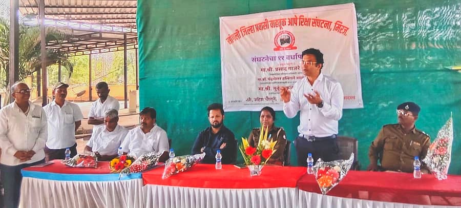 ಕಾಗವಾಡ ಸಮೀಪದ ಸಾಂಗಲಿ ಪ್ರಯಾಣಿಕರ ಎಪೆ ರಿಕ್ಷಾ ಸಂಘದ 11 ನೇ ವಾರ್ಷಿಕೋತ್ಸವದಲ್ಲಿ ಡಾ. ಚಂದ್ರಶೇಖರ ಹಳಿಂಗಳೆ ಮಾತನಾಡಿದರು.