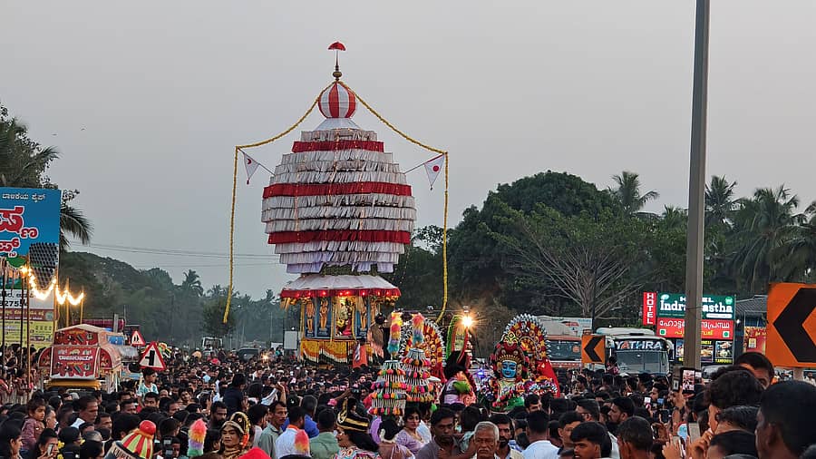 ಕೋಟ ಹಿರೇ ಮಹಾಲಿಂಗೇಶ್ವರ ದೇವಸ್ಥಾನದ ಮನ್ಮಹಾರಥೋತ್ಸವ ನಡೆಯಿತು