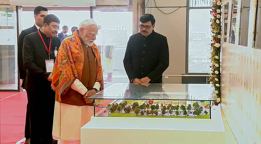 <div class="paragraphs"><p>ಆದಂಪುರ ವಿಮಾನ ನಿಲ್ದಾಣದ ಹೆಸರನ್ನು&nbsp;ಶ್ರೀ ಗುರು ರವಿದಾಸ್ ಮಹಾರಾಜ್‌ ಜಿ ವಿಮಾನ ನಿಲ್ದಾಣ ಎಂದು ಮರುನಾಮಕರಣ ಮಾಡಿದ ಪ್ರಧಾನಿ ನರೇಂದ್ರ ಮೋದಿ </p></div>