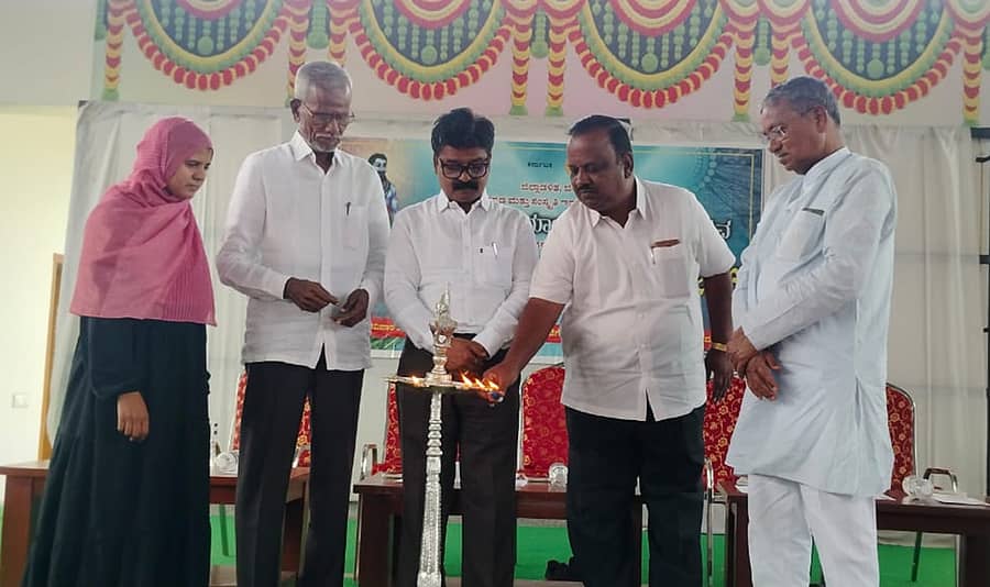 ಯಾದಗಿರಿಯಲ್ಲಿ ಭಾನುವಾರ ನಡೆದ ಶರಣ ಮಡಿವಾಳ ಮಾಚಿದೇವರ ಜಯಂತಿ ಕಾರ್ಯಕ್ರಮವನ್ನು ಗಣ್ಯರು ಉದ್ಘಾಟಿಸಿದರು