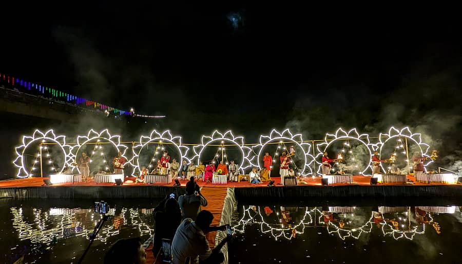 ಸಕಲೇಶಪುರದಲ್ಲಿ ಭಾನುವಾರ ಹೇಮಾವತಿ ನದಿಗೆ ಗಂಗಾರತಿ ನಡೆಯಿತು