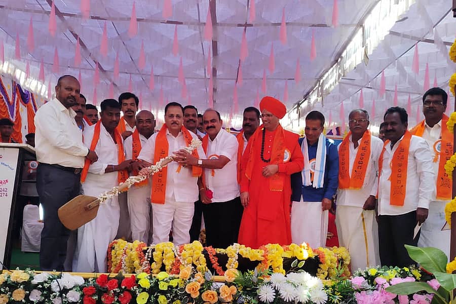 ಚನ್ನಗಿರಿ ತಾಲ್ಲೂಕು ರುದ್ರಾಪುರದಲ್ಲಿ ಸೋಮವಾರ ನಡೆದ ಅಂಬಿಗರ ಸಂಭ್ರಮ ಕಾರ್ಯಕ್ರಮವನ್ನು ಮಾಜಿ ಶಾಸಕ ಮಾಡಾಳ್ ವಿರೂಪಾಕ್ಷಪ್ಪ ಉದ್ಘಾಟಿಸಿದರು