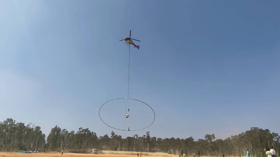 ಗುಡಿಬಂಡೆ ತಾಲ್ಲೂಕಿನ ಬೀಚಗಾನಹಳ್ಳಿ ಬಳಿ ನಡೆಯುತ್ತಿರುವ ವೈಮಾನಿಕ ಸಮೀಕ್ಷೆ 