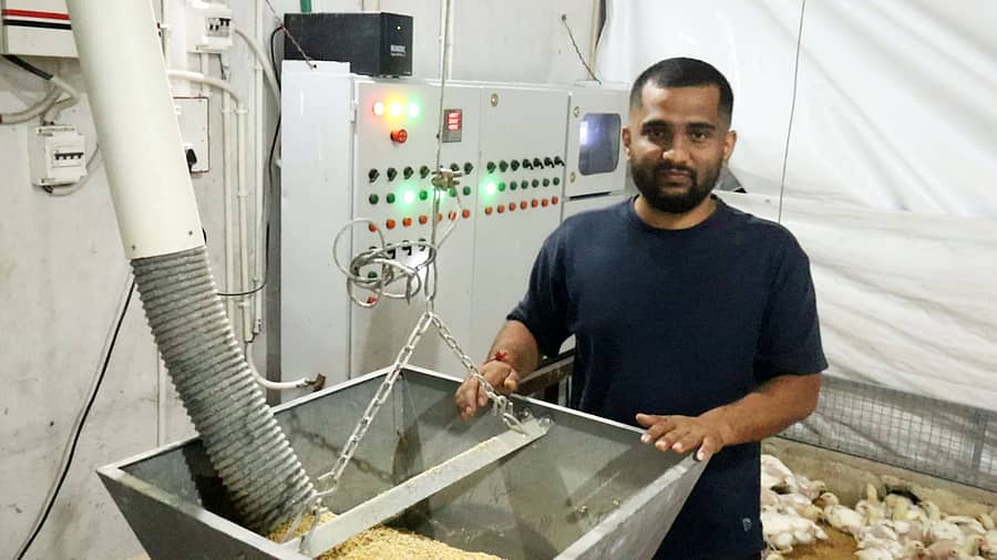 ತಾಪಮಾನ ಕಂಟ್ರೋಲರ್‌ ಮತ್ತು ಸೈಲರ್‌ ಸಿಸ್ಟಂ ತೋರಿಸುತ್ತಿರುವ ನಿಶಾಂತ್‌ ಎ.ಎಸ್.